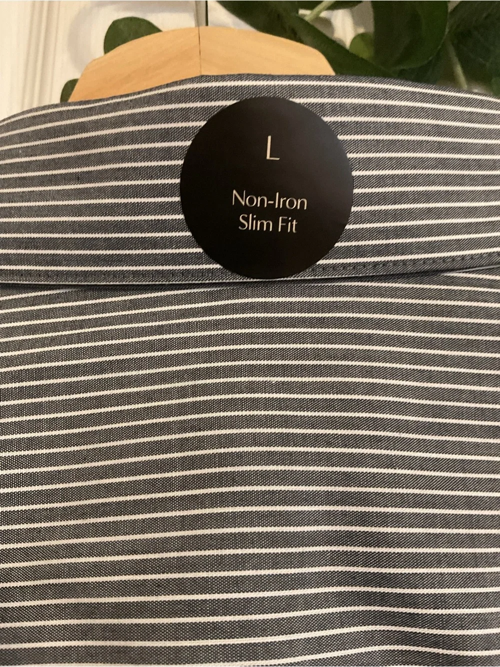 BANANA REPÚBLIC.  Men's Grey Pinstripe Long-Sleeve Shirt - Classic Button-Down